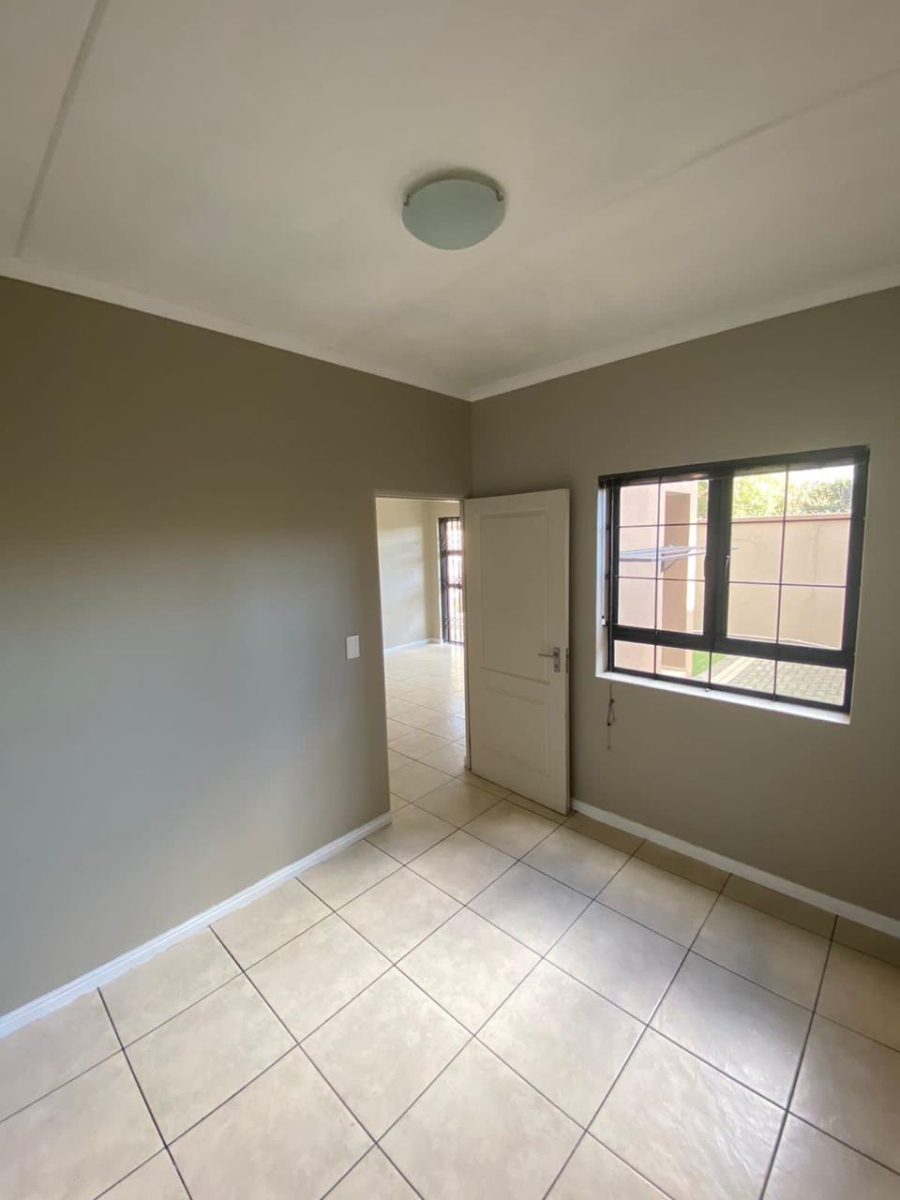 To Let 2 Bedroom Property for Rent in Maitland Western Cape